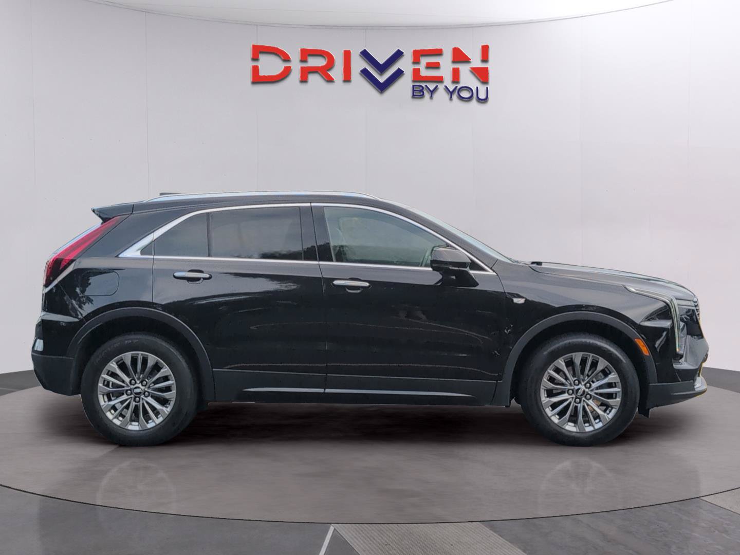 Used 2025 Cadillac XT4 Premium Luxury FWD image 6