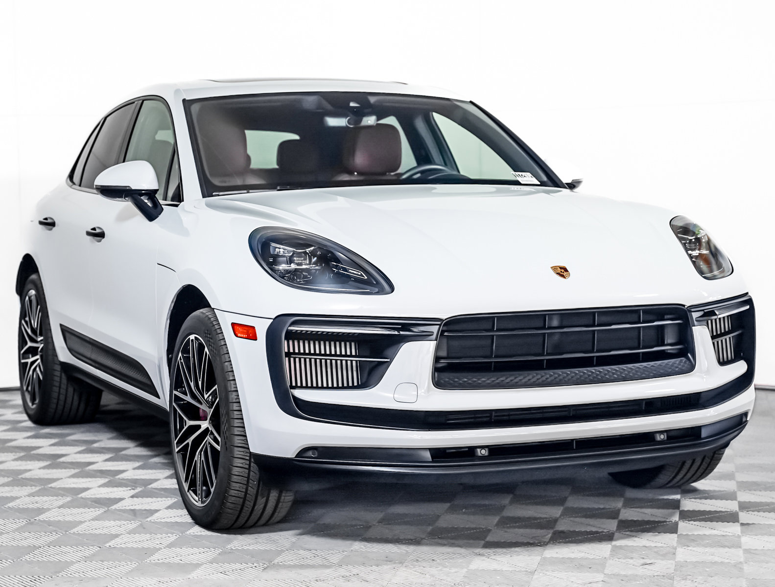 Certified 2022 Porsche Macan S w/ Premium Package Plus image 8