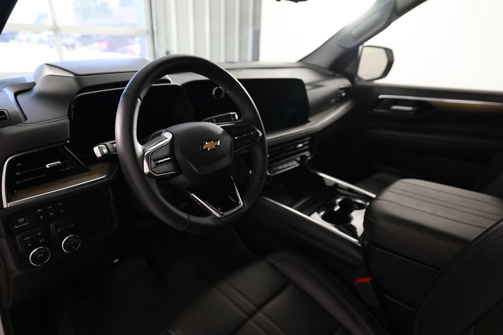 Used 2025 Chevrolet Tahoe High Country AWD/4WD image 19