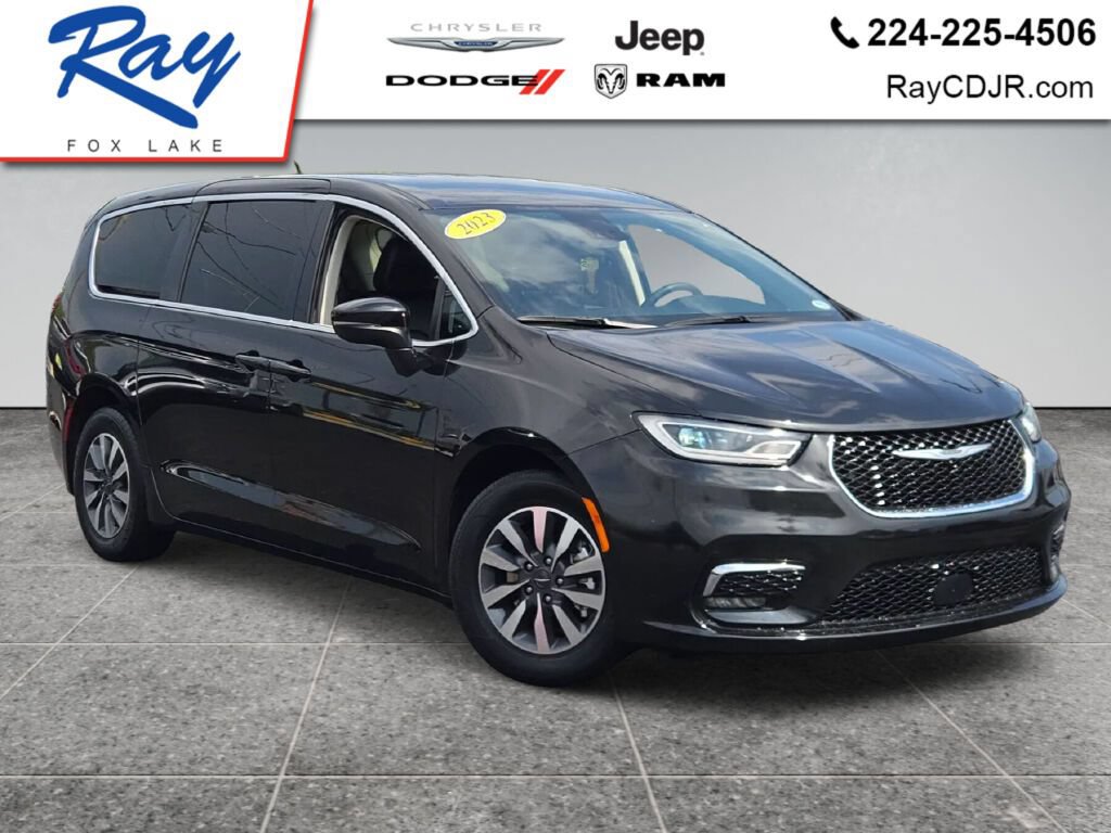 Used 2023 Chrysler Pacifica Touring-L