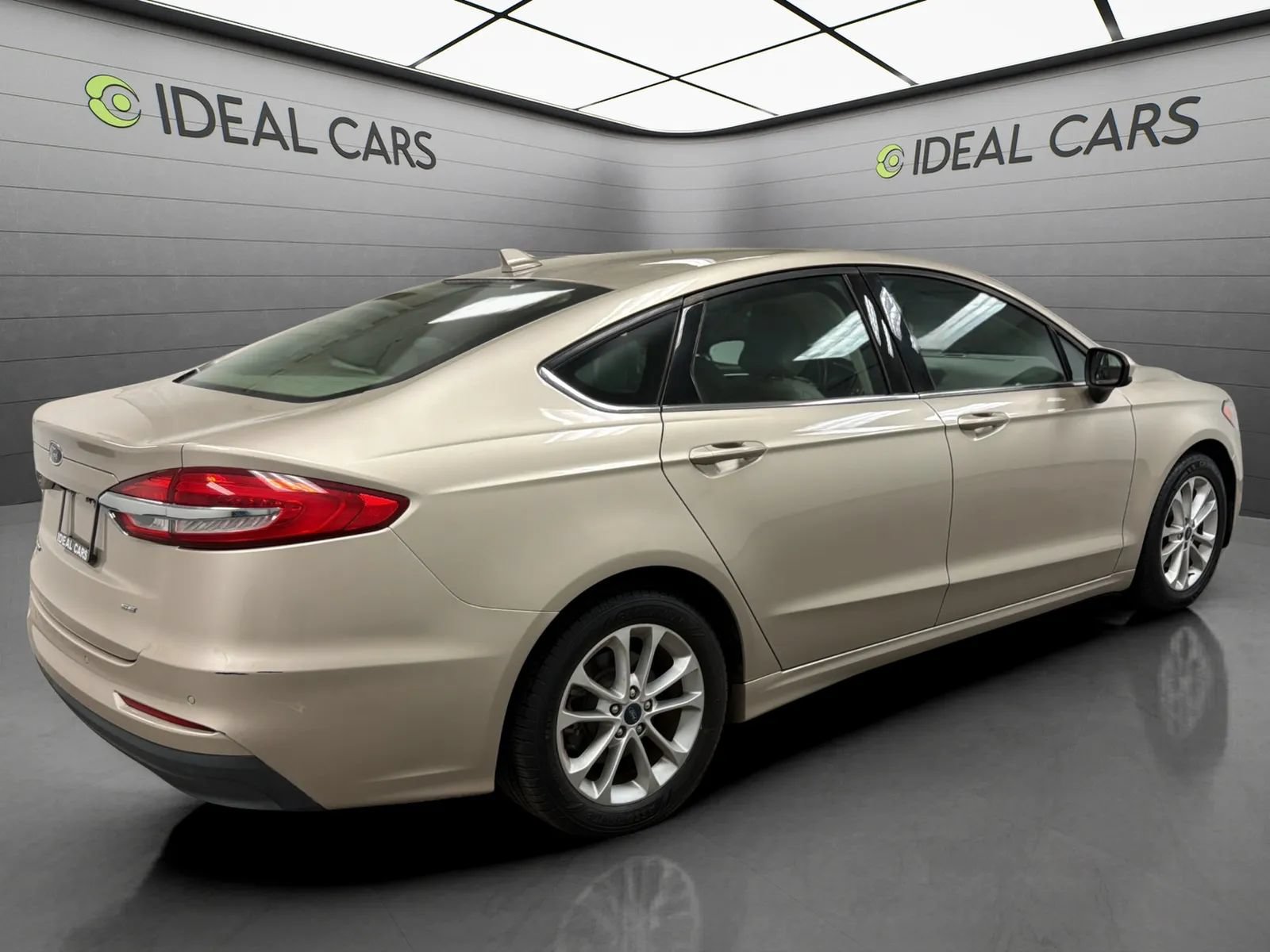 Used 2019 Ford Fusion SE FWD image 5