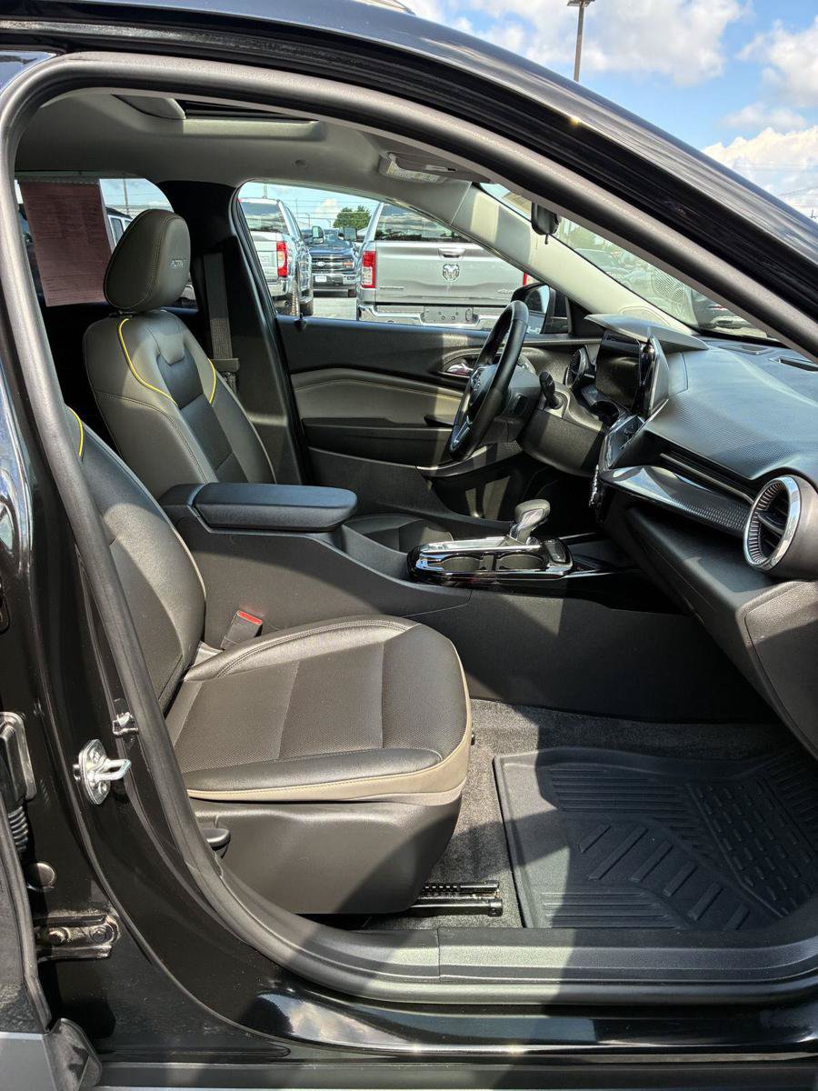 Used 2025 Chevrolet Trax ACTIV w/ Sunroof Package FWD image 15