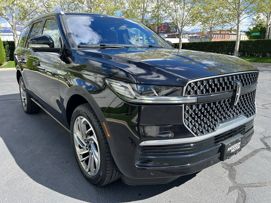 Used 2025 Lincoln Navigator Reserve image 5