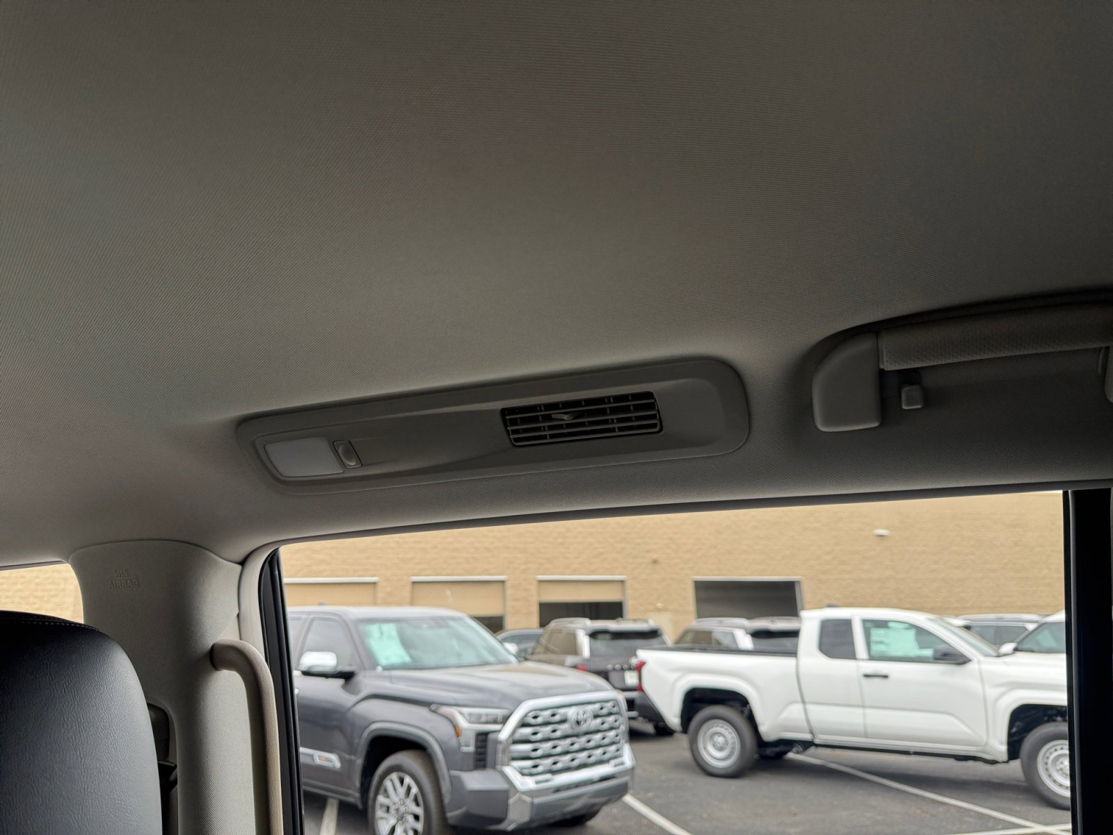 Used 2022 Nissan Armada SL image 35