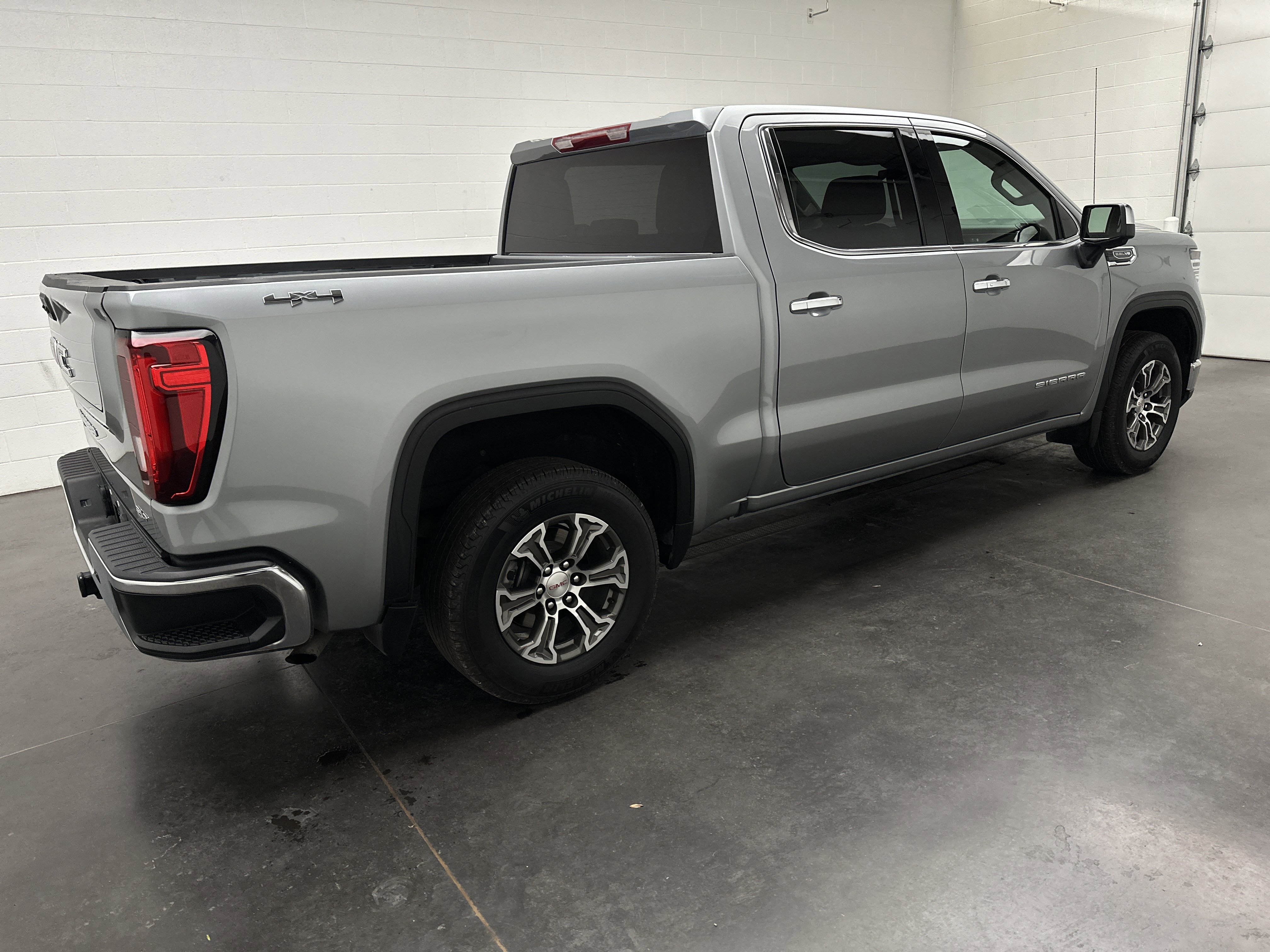 Used 2025 GMC Sierra 1500 SLT image 11
