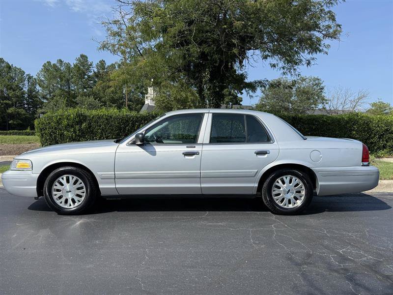 Used 2003 Ford Crown Victoria LX RWD image 2