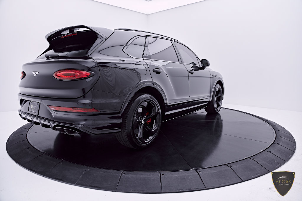Used 2024 Bentley Bentayga AWD/4WD image 12