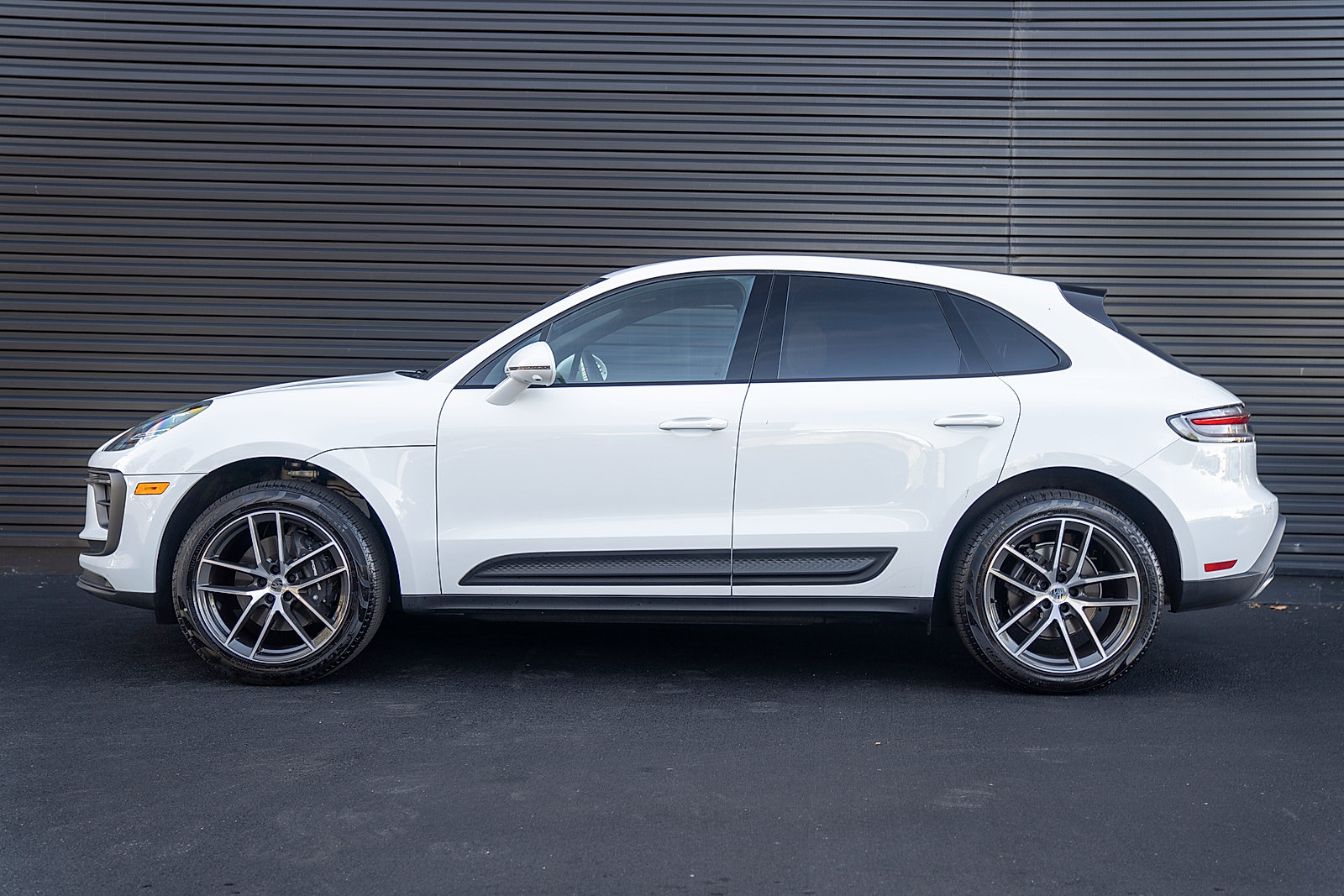 Used 2026 Porsche Macan AWD/4WD image 2