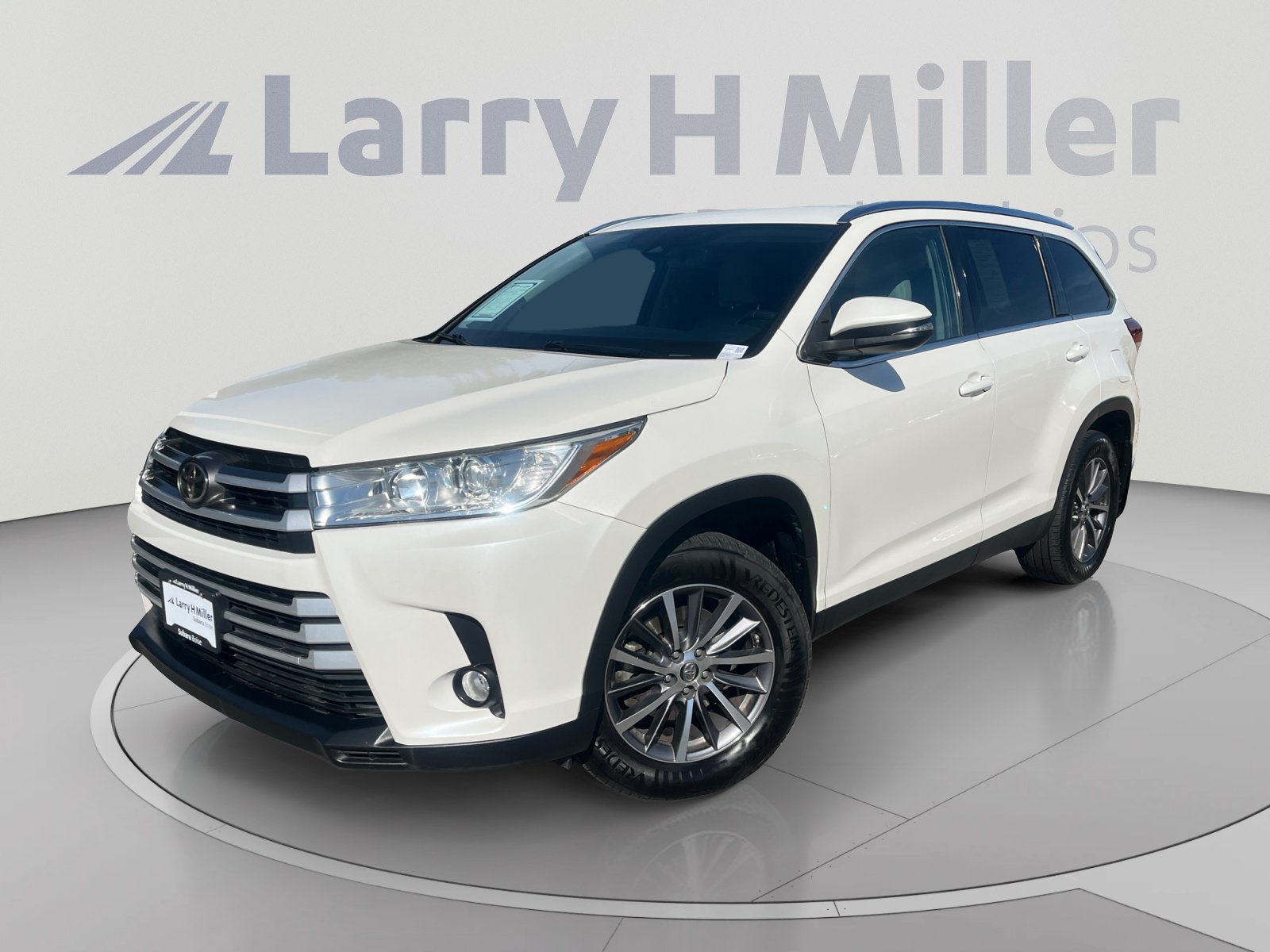 Used 2019 Toyota Highlander XLE AWD/4WD image 1
