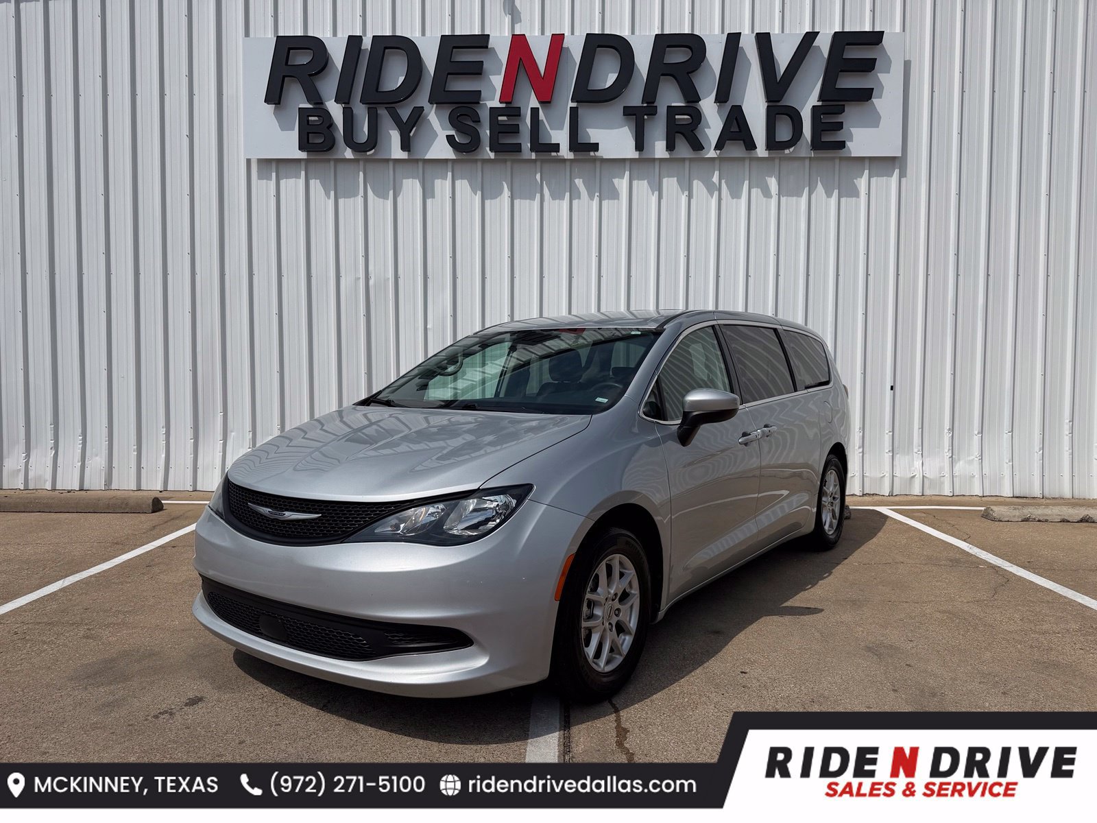 Used 2023 Chrysler Voyager LX FWD image 1