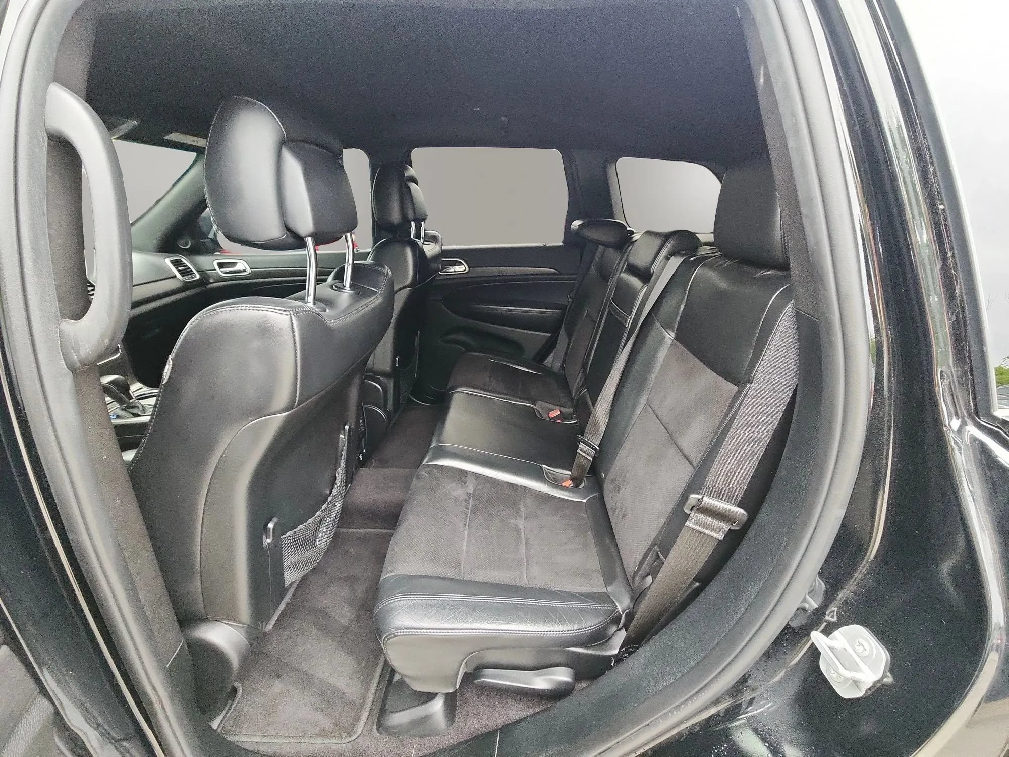 Used 2018 Jeep Grand Cherokee Altitude AWD/4WD image 5