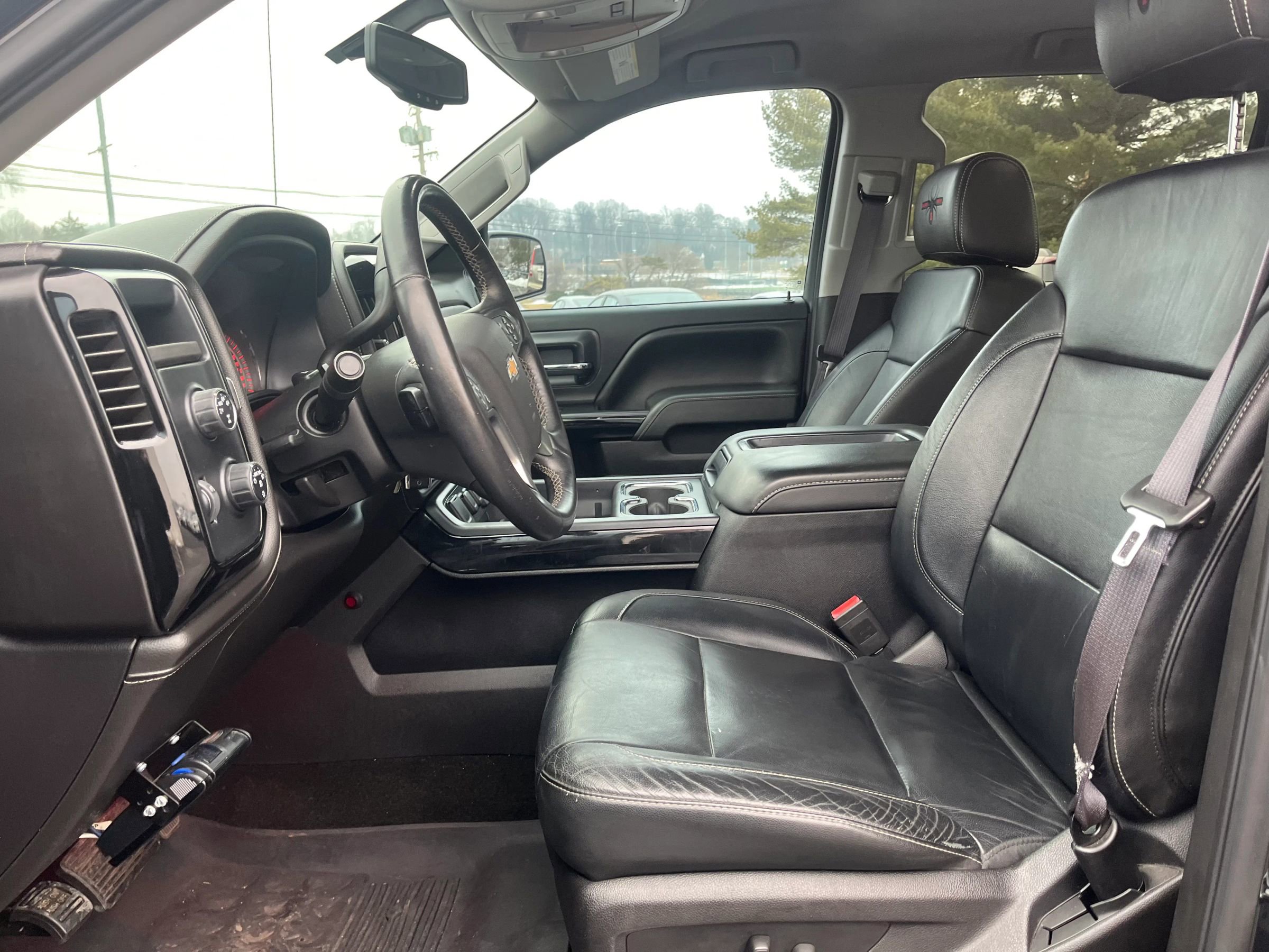 Used 2015 Chevrolet Silverado 1500 LTZ Z71 w/ LTZ Plus Package image 9