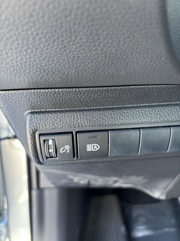 Used 2020 Toyota Corolla SE FWD image 11