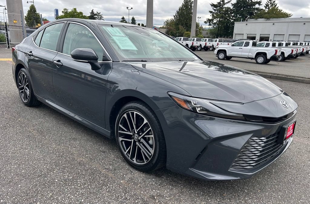 Used 2025 Toyota Camry XLE FWD image 3