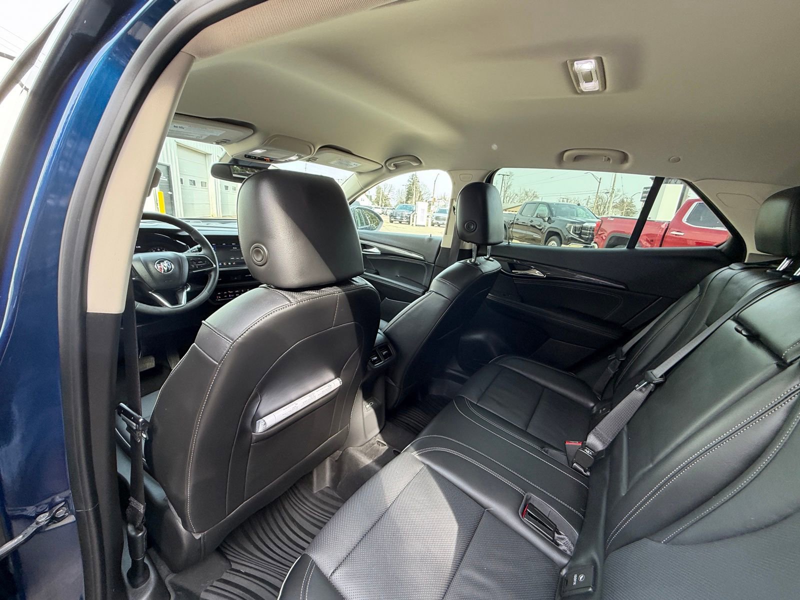 Used 2023 Buick Envision Essence image 24