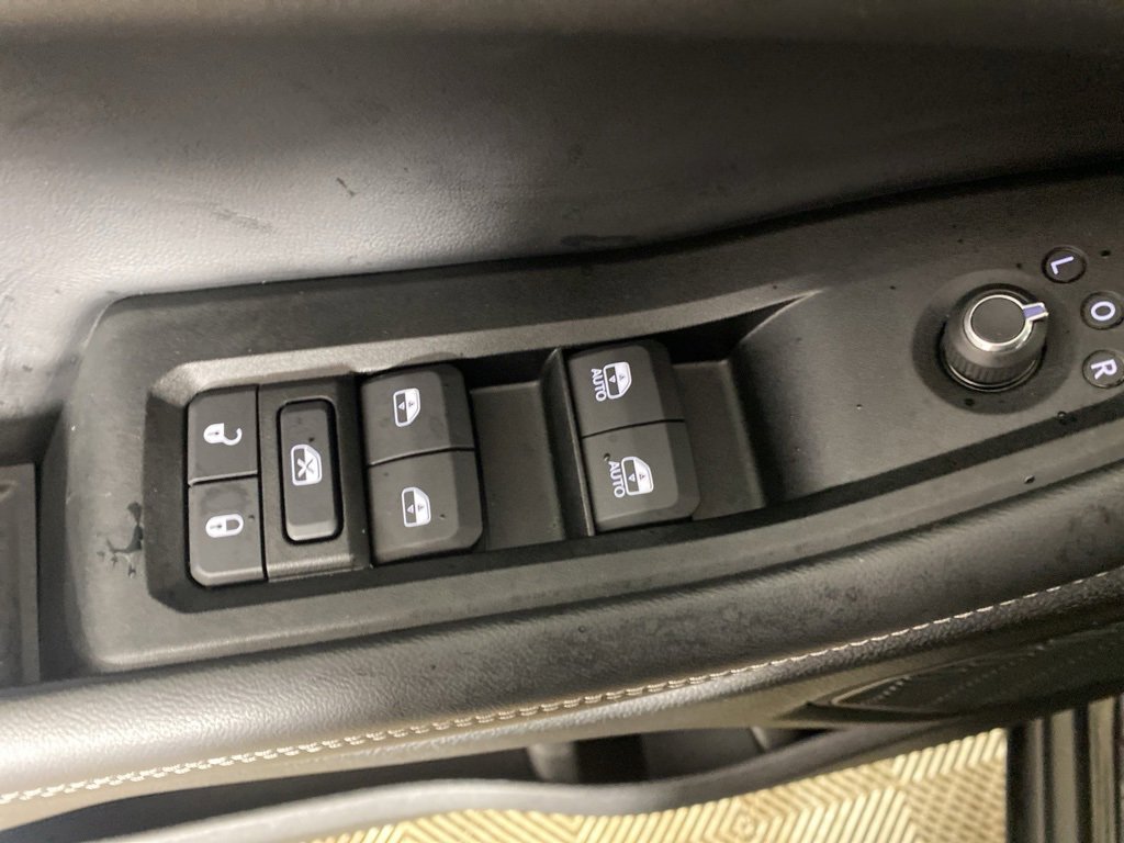 Used 2025 Jeep Grand Cherokee Laredo w/ Luxury Tech Group I image 20