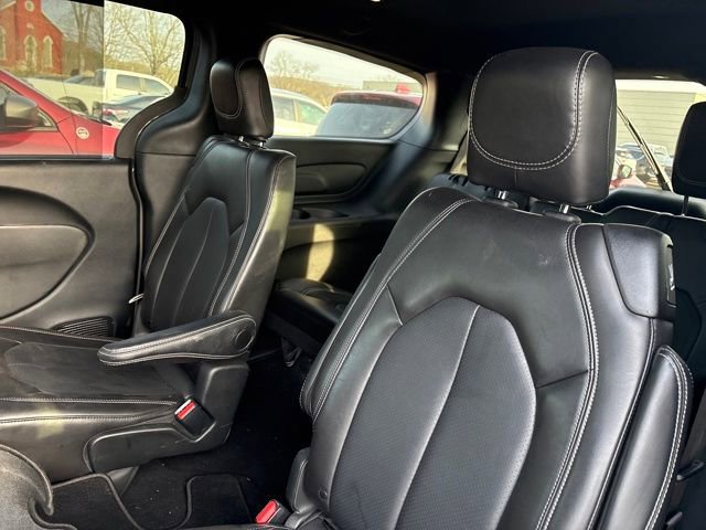 Used 2025 Chrysler Pacifica Select image 32