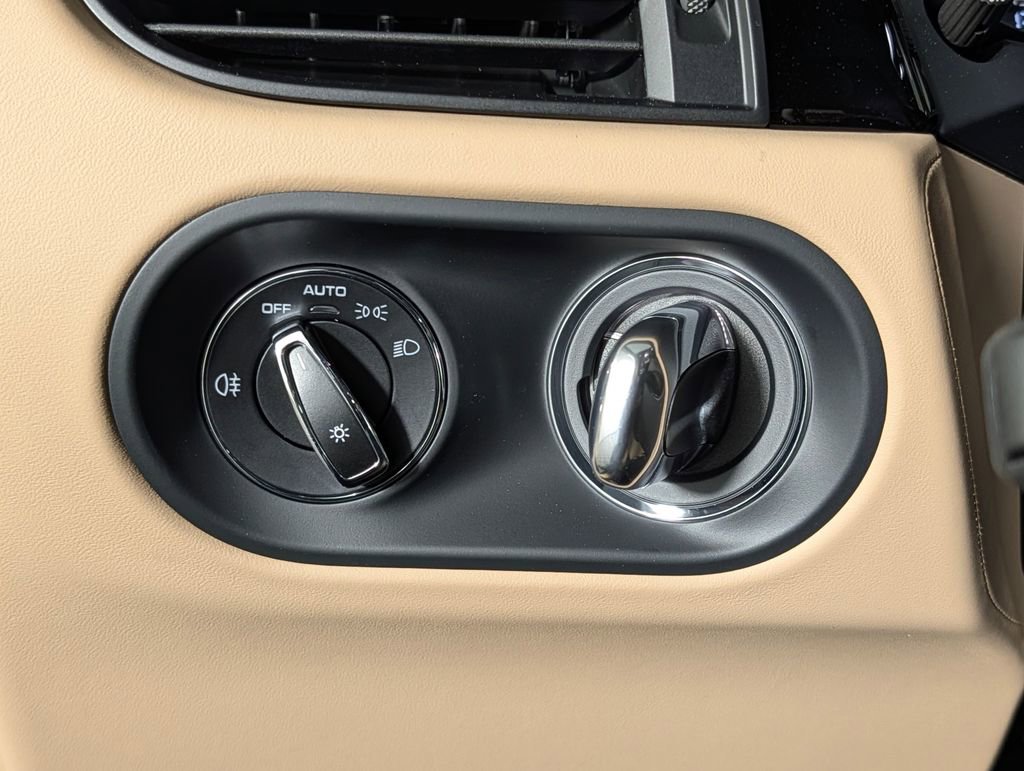 New 2026 Porsche Macan Turbo image 35