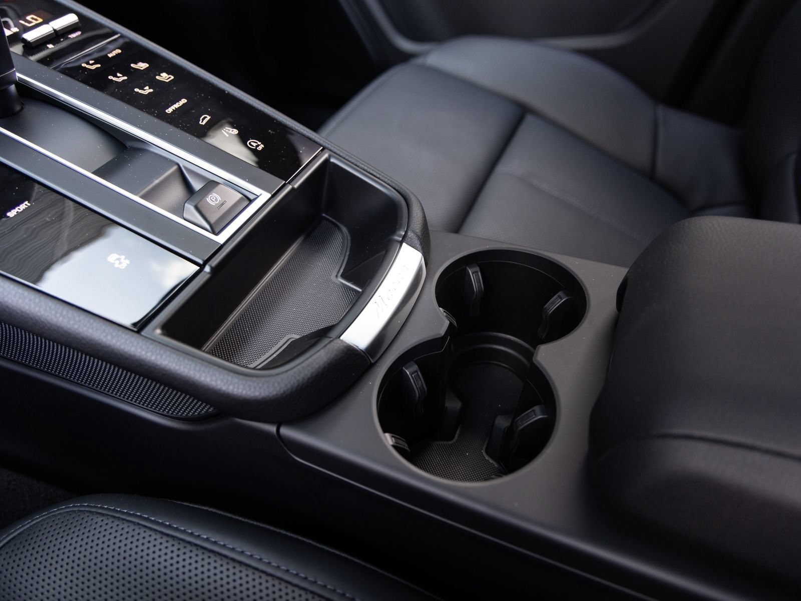 Certified 2026 Porsche Macan AWD/4WD image 18
