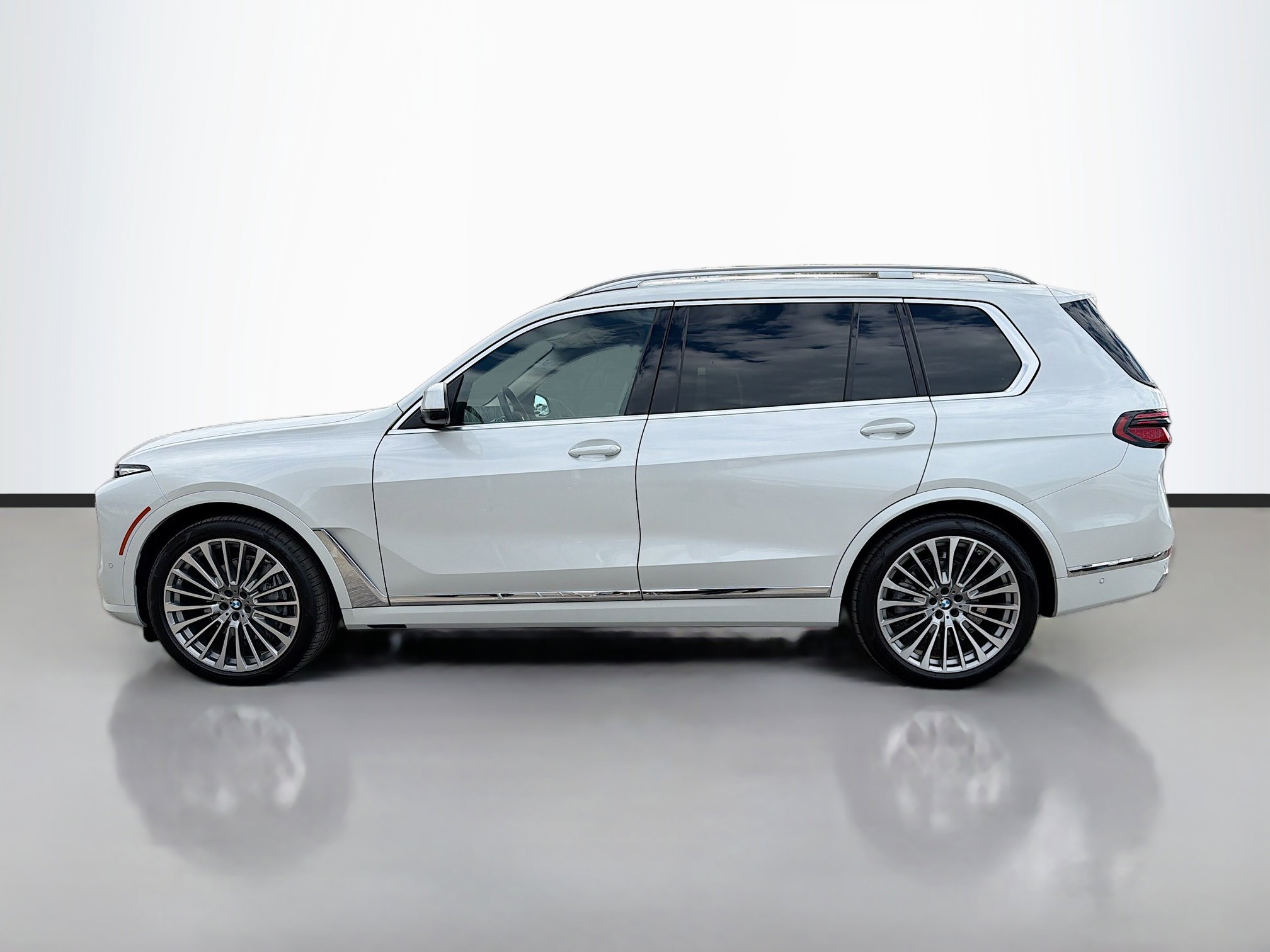 Used 2025 BMW X7 xDrive40i w/ Premium Package image 6