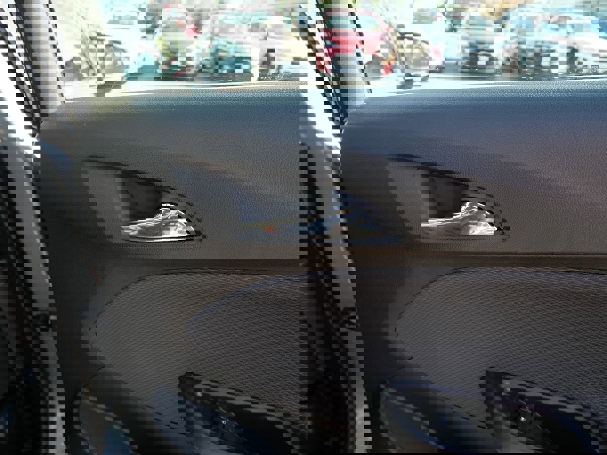 Used 2018 Chevrolet Cruze LT w/ Convenience Package FWD image 29