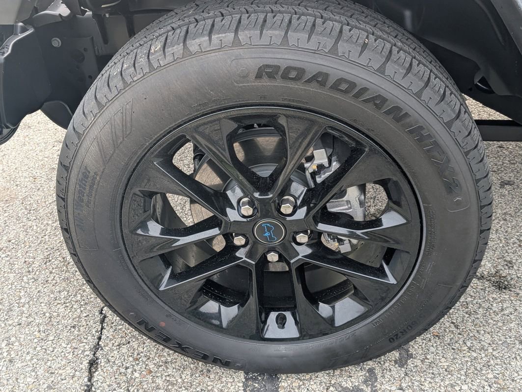 Used 2025 Jeep Wrangler Unlimited Sahara w/ Safety Group image 15