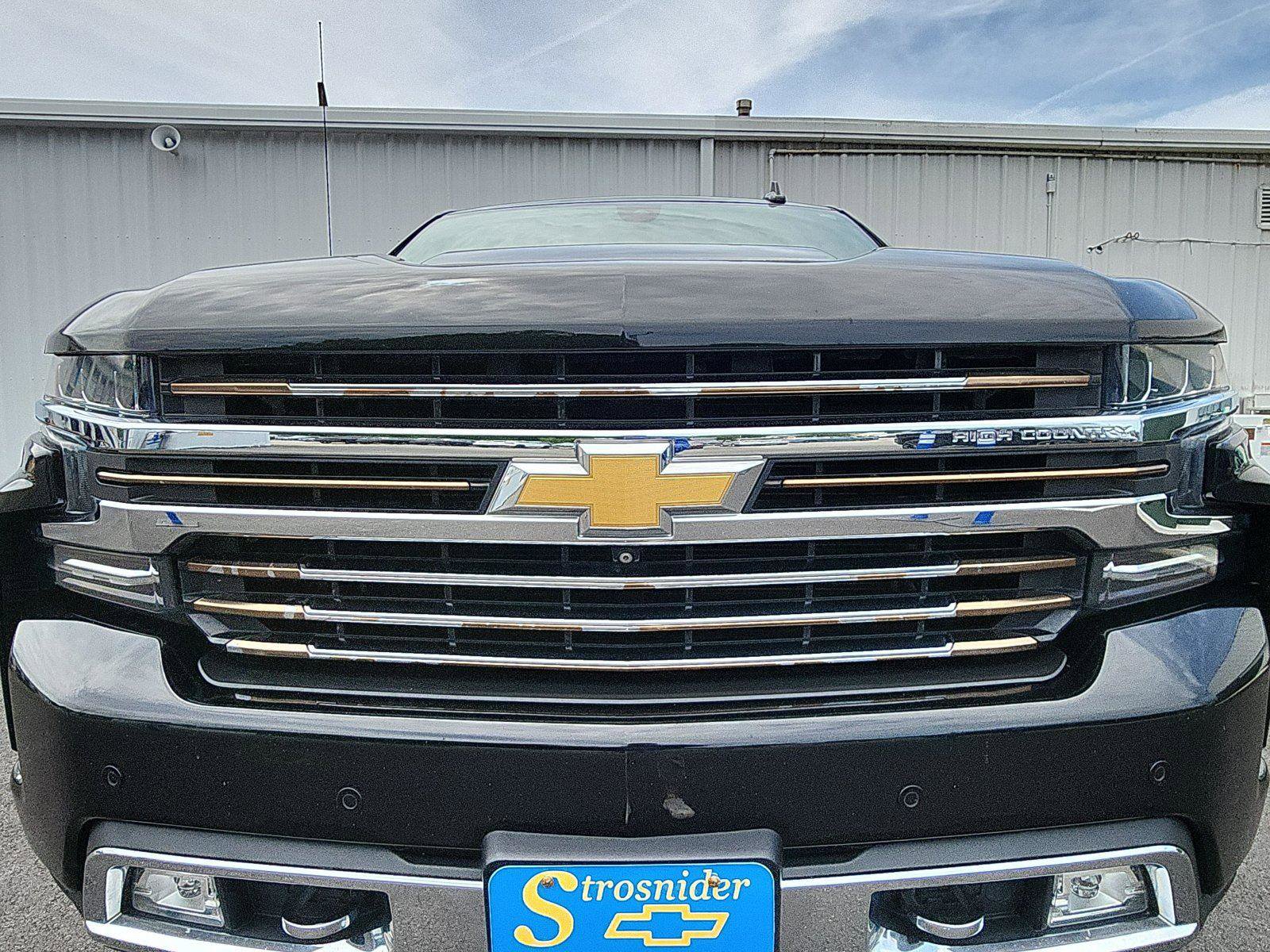 Used 2019 Chevrolet Silverado 1500 High Country w/ Technology Package AWD/4WD image 14