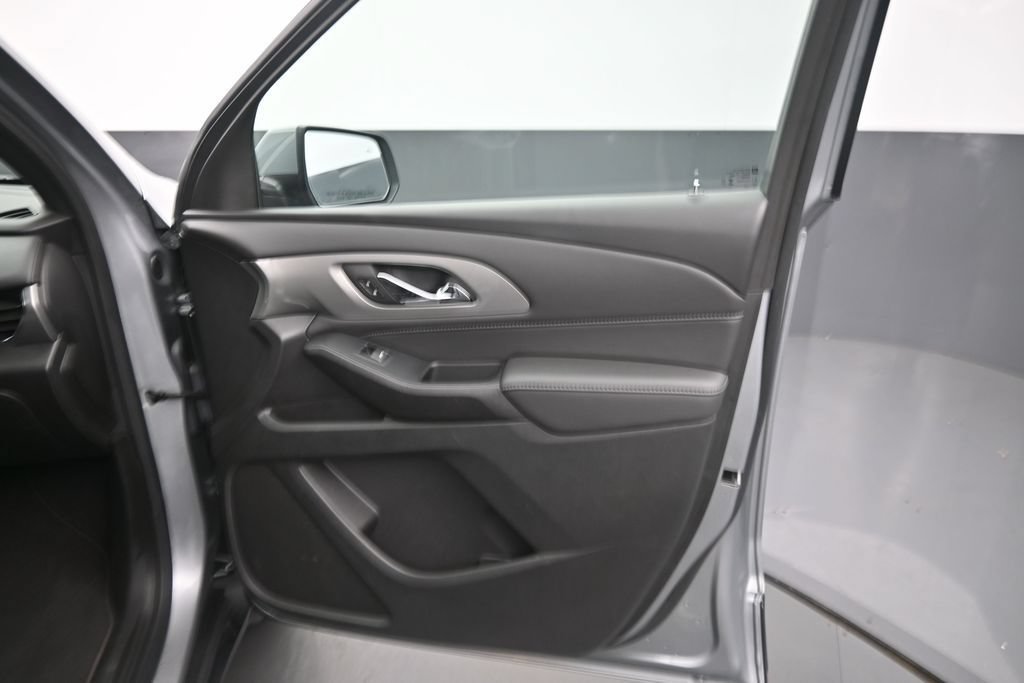 Used 2023 Chevrolet Traverse LT w/ Rear Camera Mirror Package AWD/4WD image 12