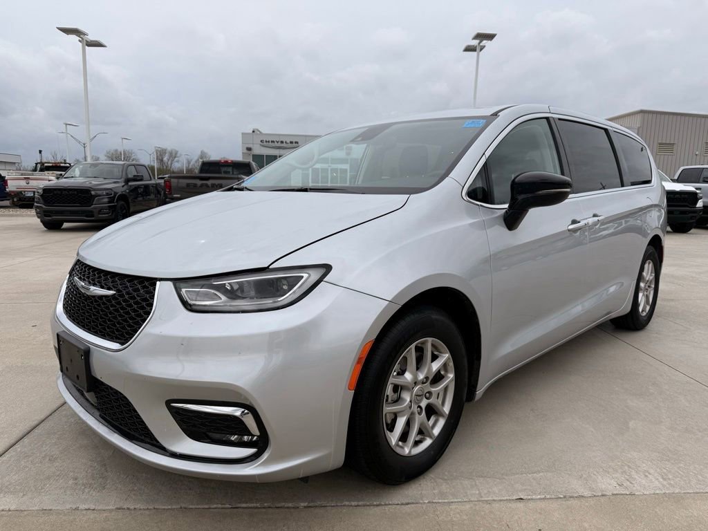 Used 2024 Chrysler Pacifica Touring-L