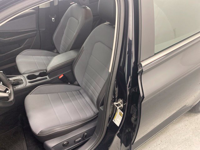 Used 2026 Volkswagen Jetta SE FWD image 9