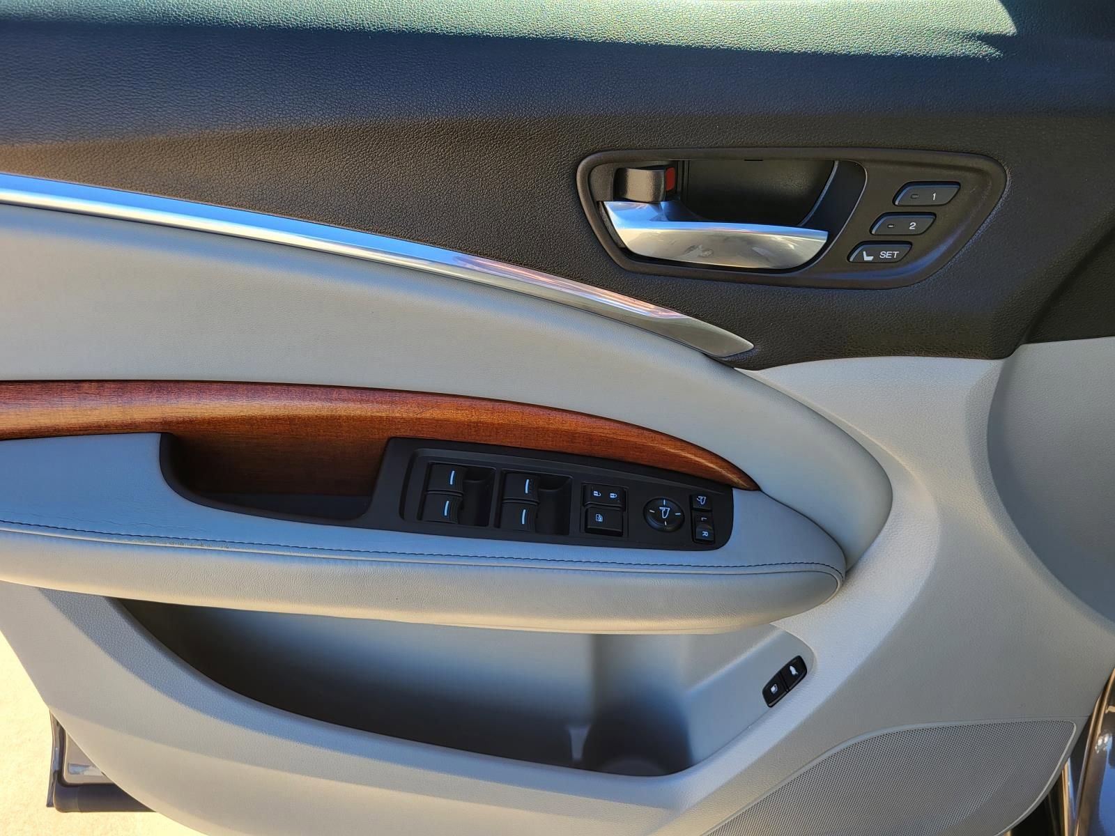 Used 2017 Acura MDX SH-AWD w/ Advance Package image 24