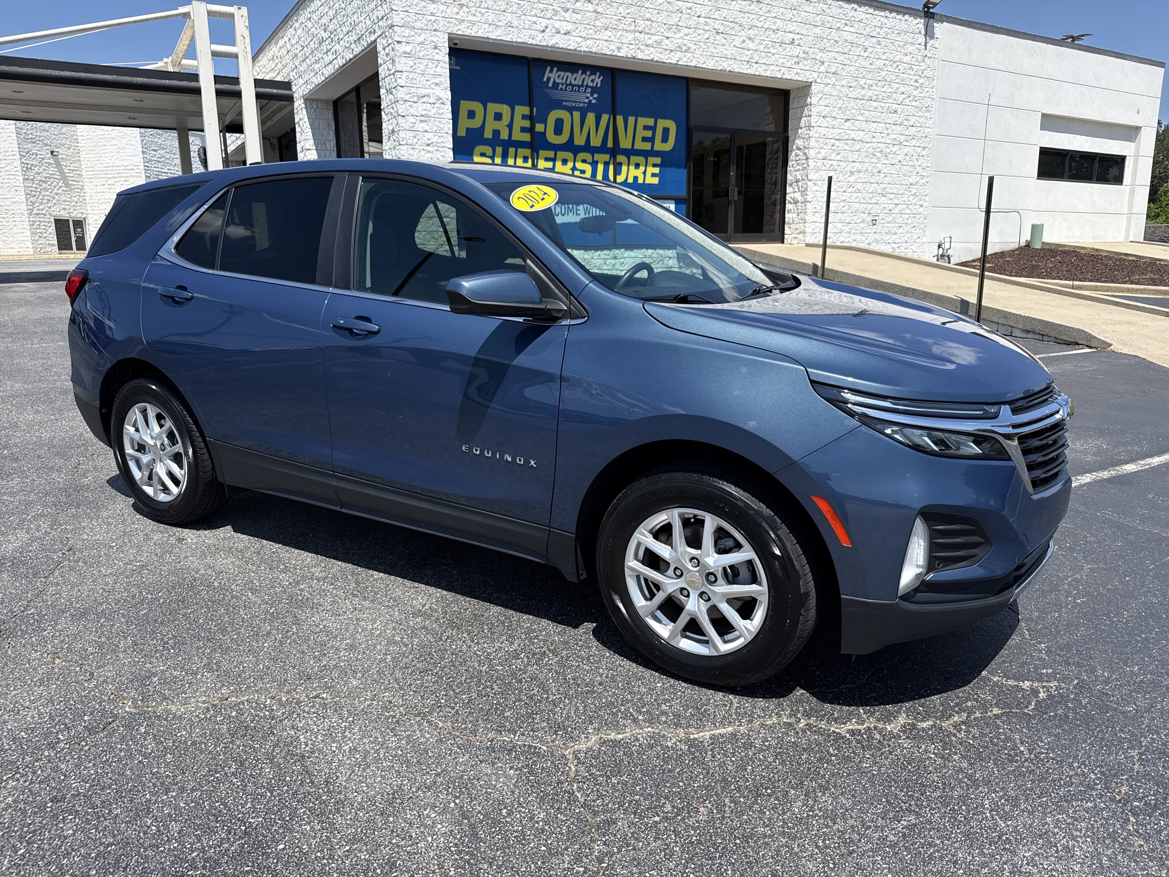 Used 2024 Chevrolet Equinox LT AWD/4WD image 2