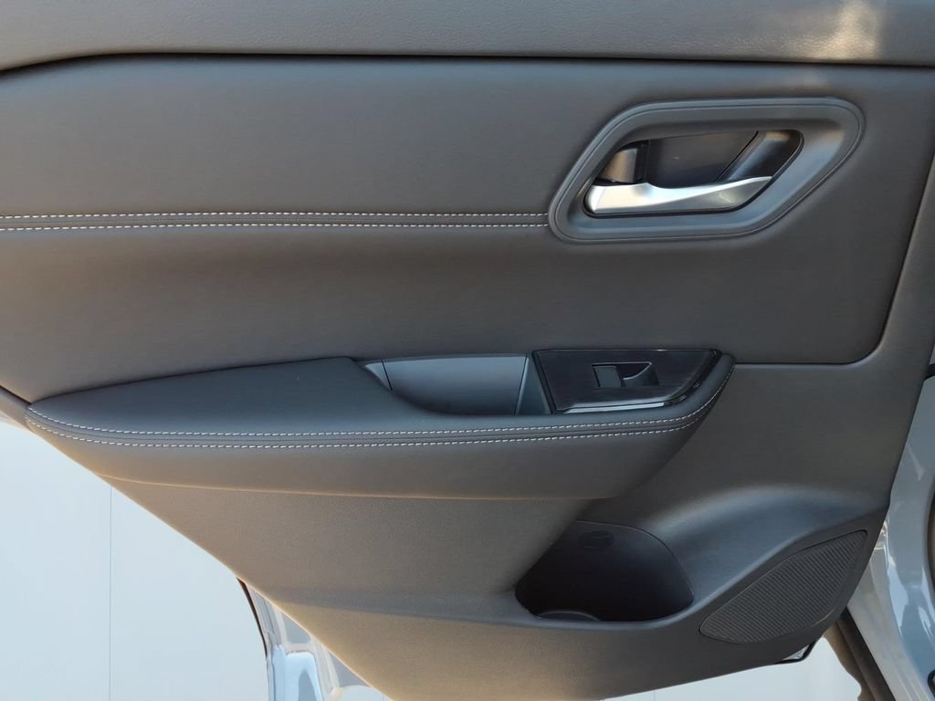 New 2026 Nissan Rogue Dark Armor AWD/4WD image 9