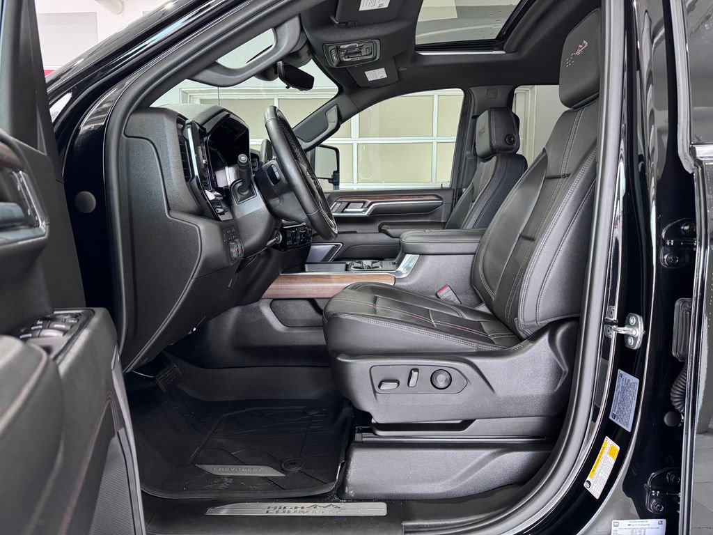 Certified 2024 Chevrolet Silverado 3500 High Country w/ High Country Premium Package image 12