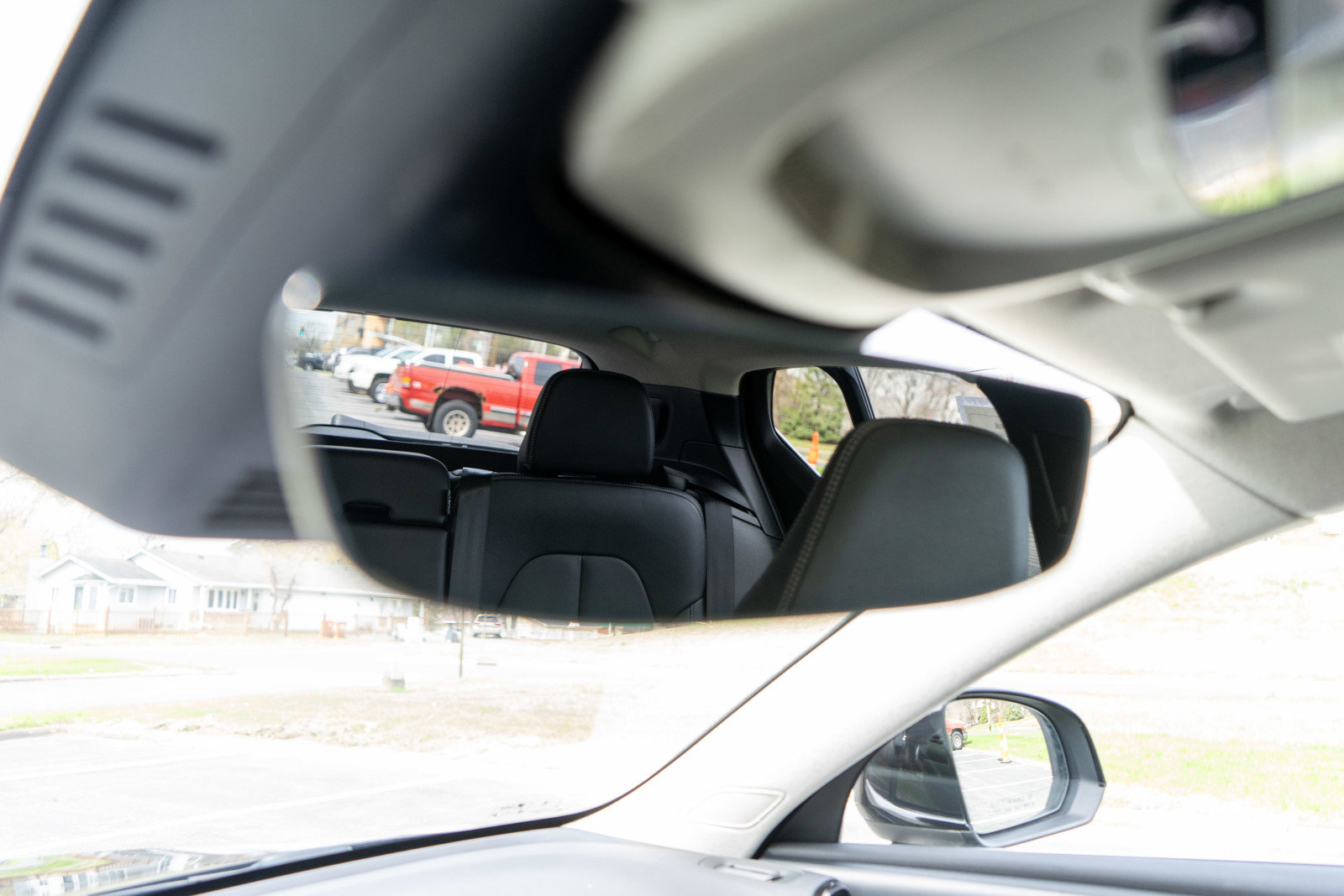 Used 2025 Volvo XC40 B5 Plus AWD/4WD image 23