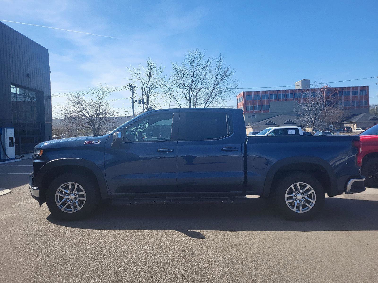 Used 2019 Chevrolet Silverado 1500 LT w/ Z71 Off-Road Package image 6