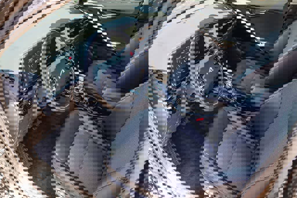 Certified 2024 Kia Niro EX image 16