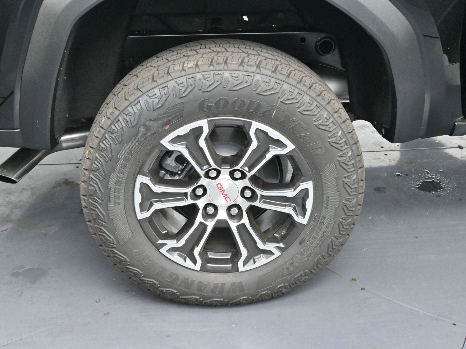 Used 2025 GMC Canyon AT4 w/ Technology Plus Package AWD/4WD image 37