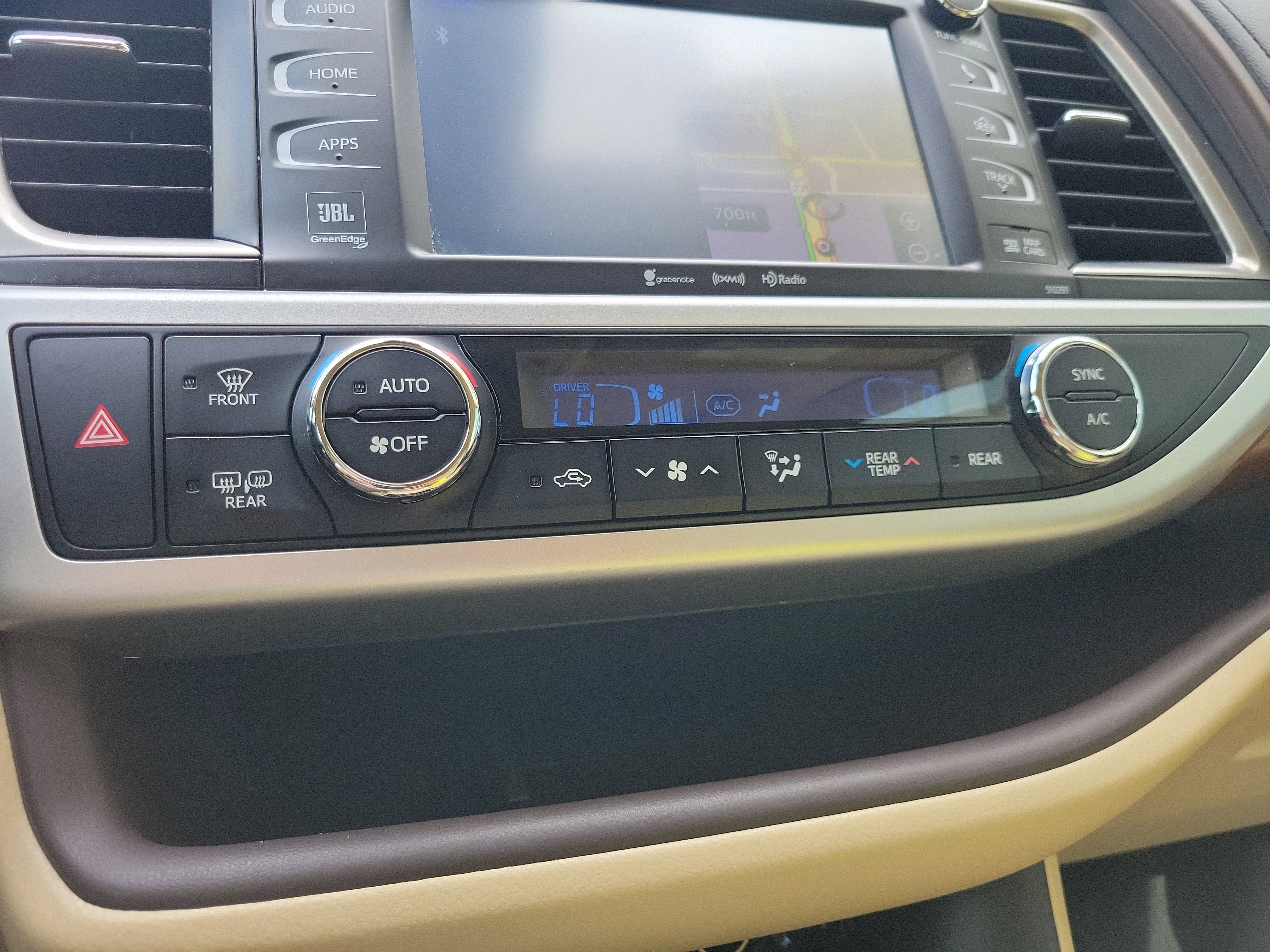 Used 2019 Toyota Highlander Limited FWD image 24