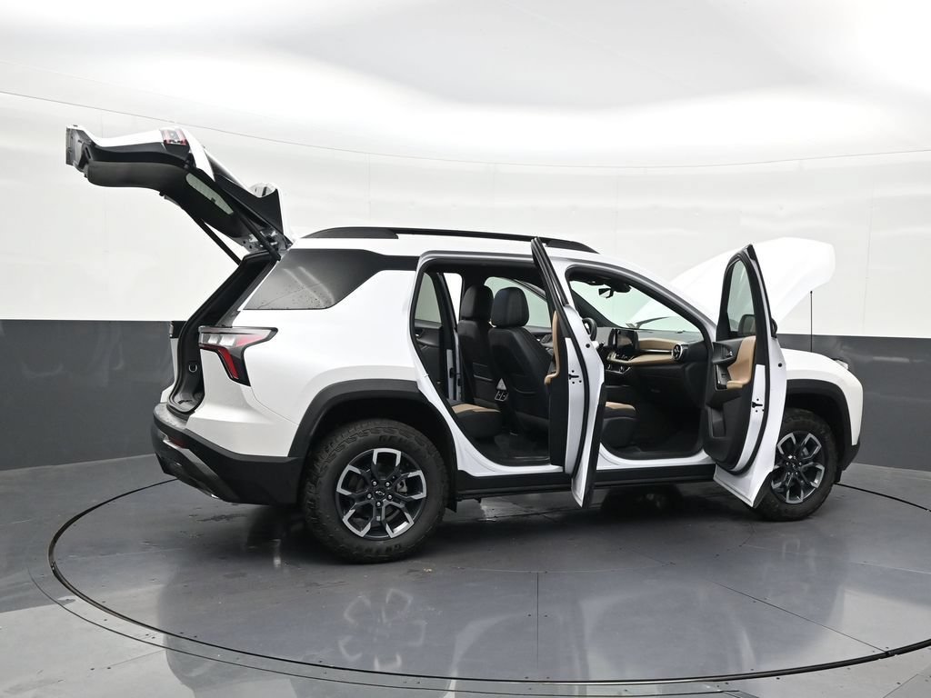 Used 2025 Chevrolet Equinox ACTIV w/ Safety and Technology Package FWD image 32