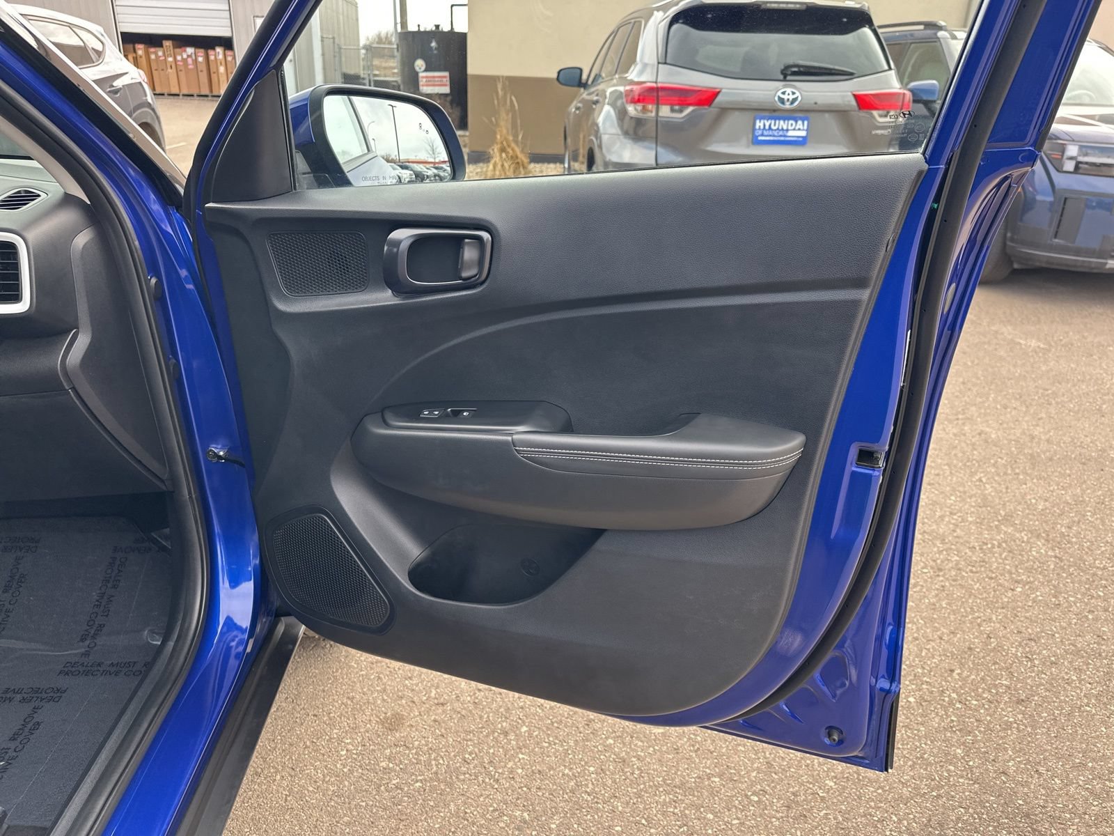 Used 2023 Hyundai Venue Limited FWD image 31