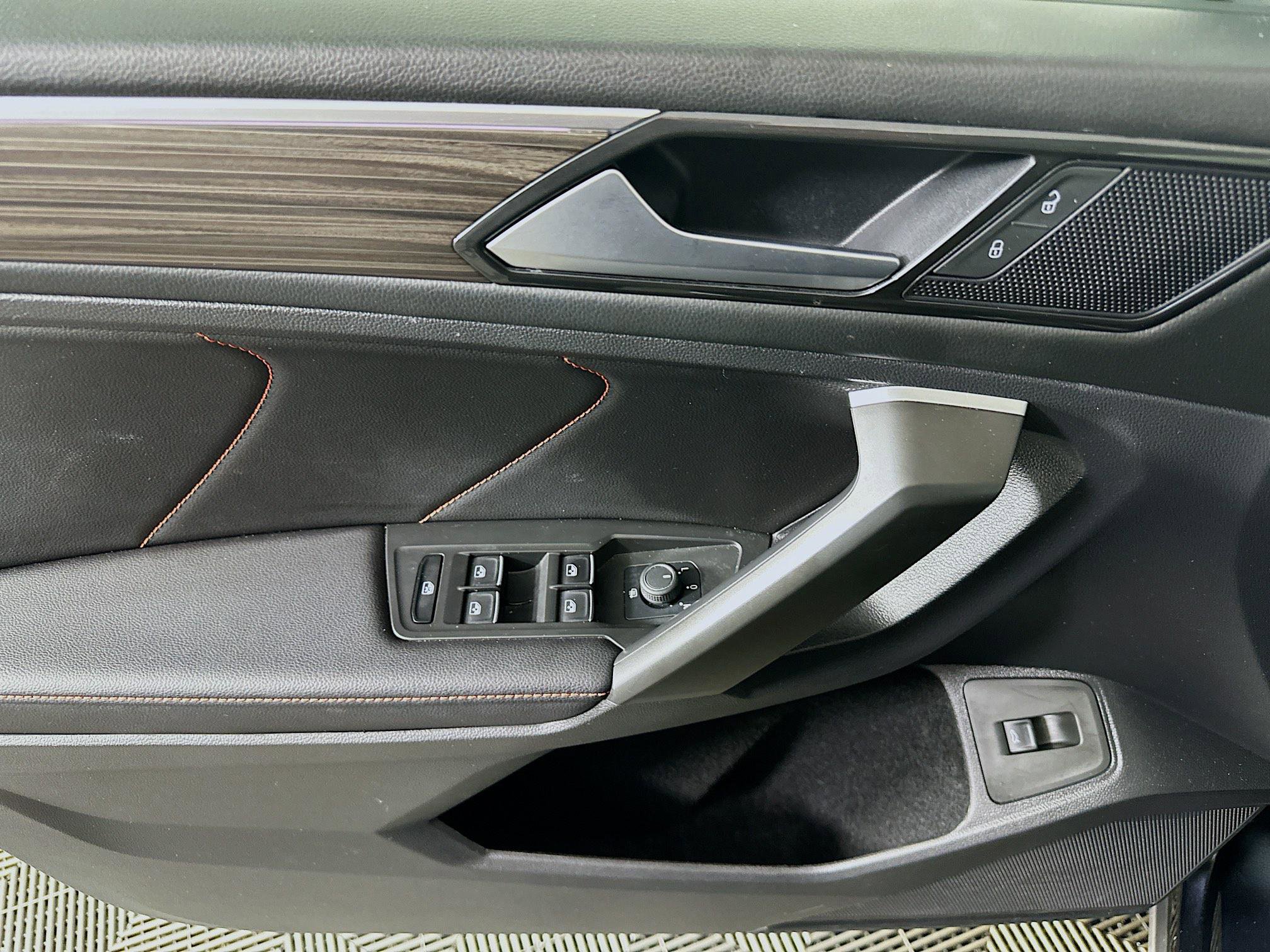 Used 2024 Volkswagen Tiguan Wolfsburg Edition image 15