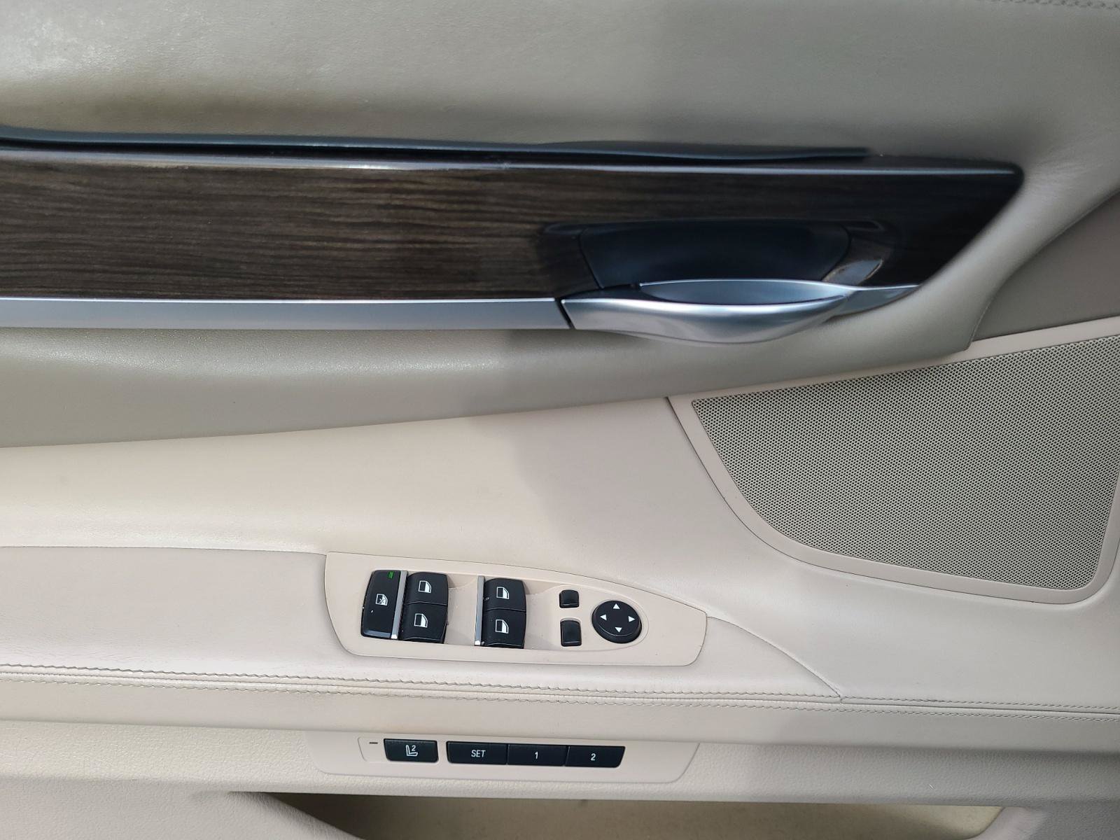 Used 2015 BMW 750i RWD image 10