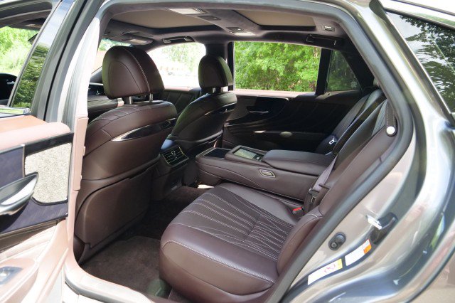Used 2019 Lexus LS 500 w/ Luxury Package RWD image 33