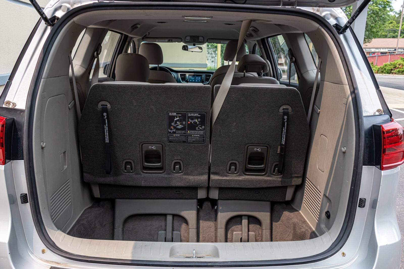 Used 2019 Kia Sedona L FWD image 6