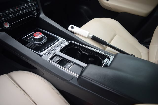 Used 2018 Jaguar F-PACE Premium AWD/4WD image 13