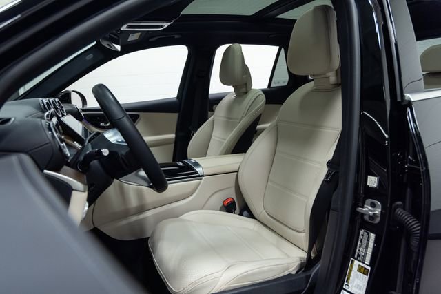 Used 2024 Mercedes-Benz GLC 300 4MATIC image 22