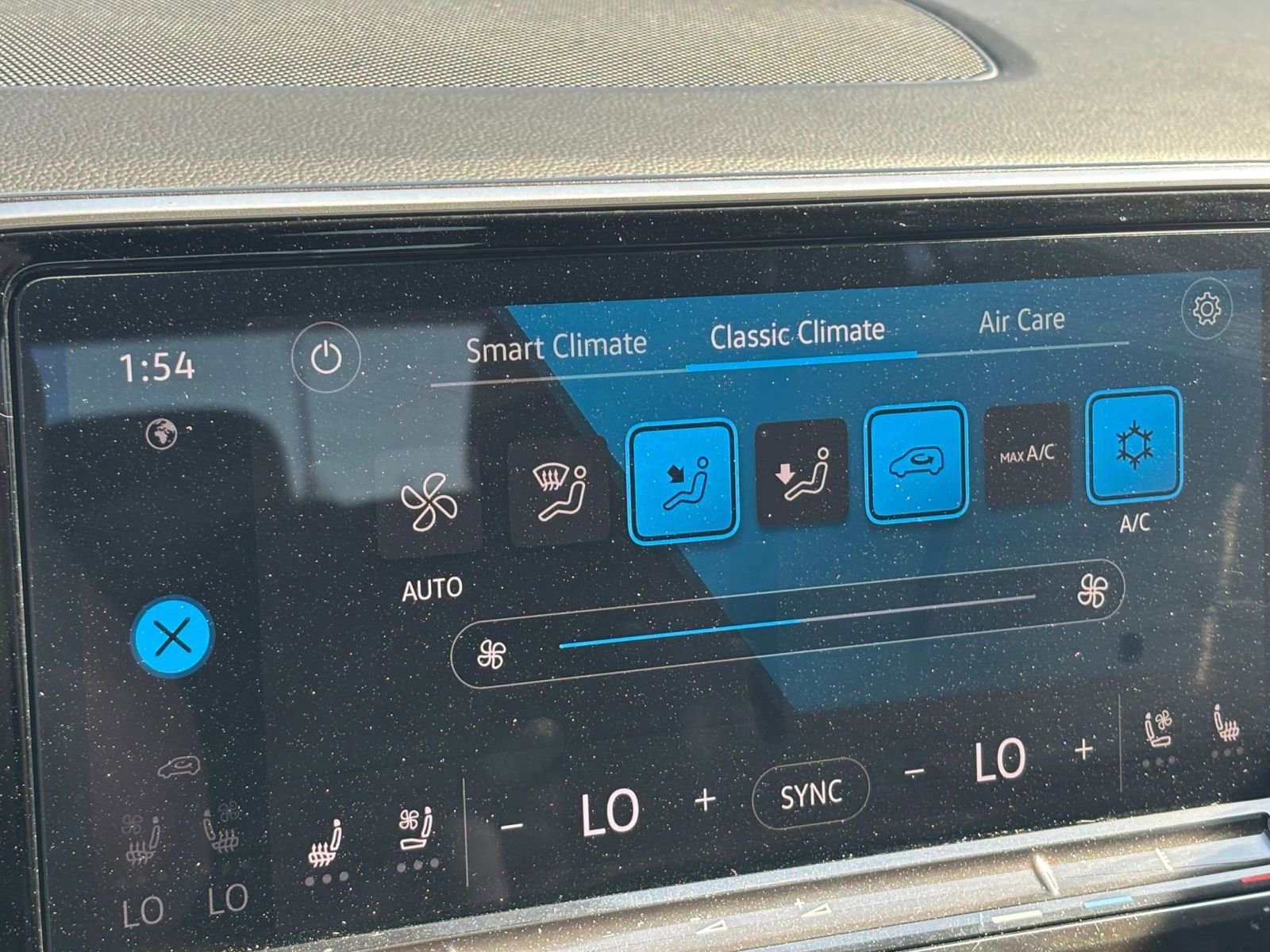 Used 2025 Volkswagen Atlas Cross Sport SE image 21