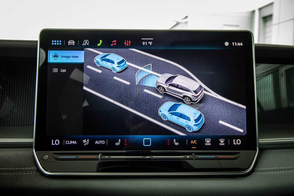 New 2026 Volkswagen Tiguan SE R-Line FWD image 46