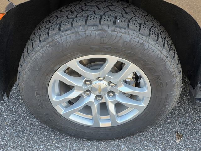 Used 2023 Chevrolet Suburban LT RWD image 36